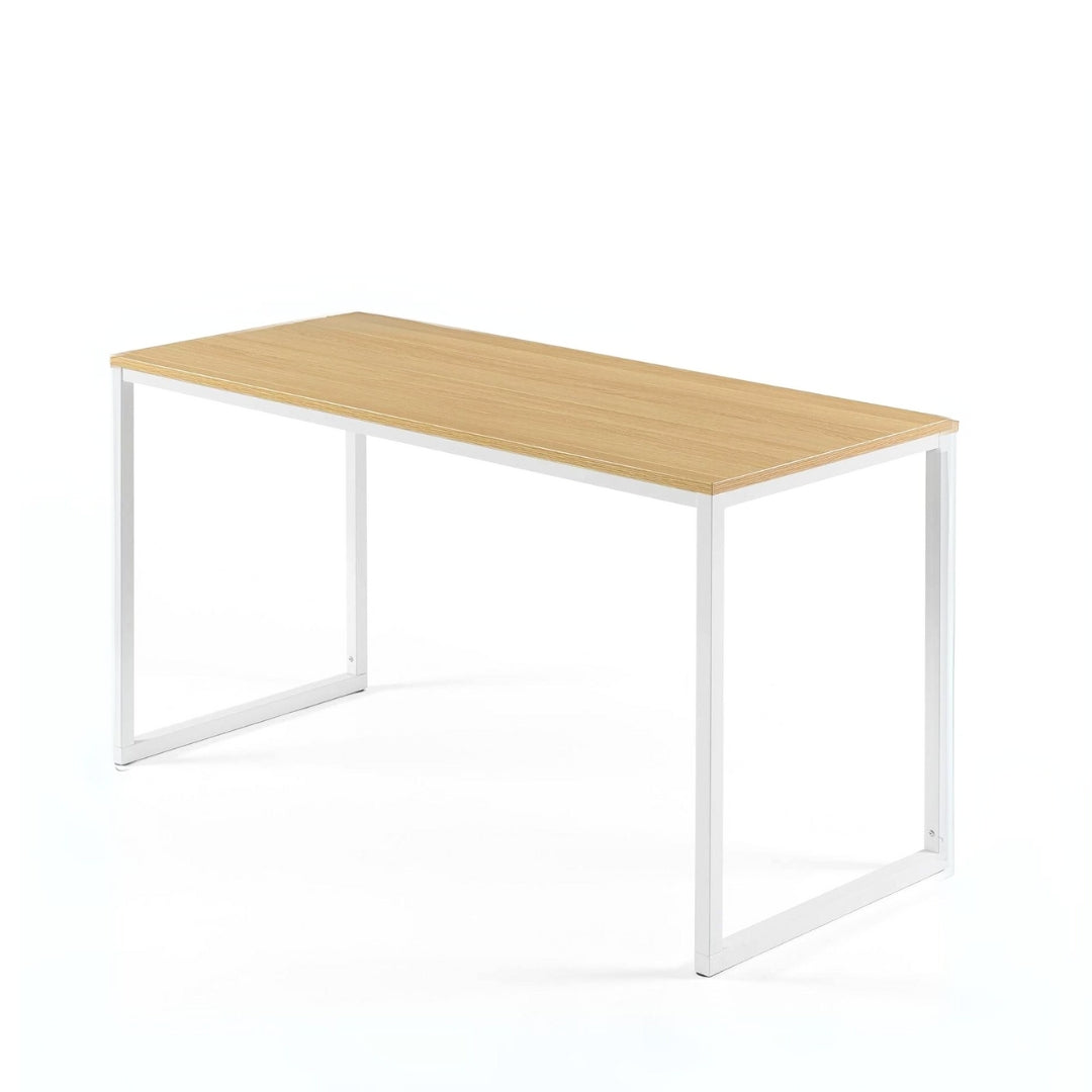Table de la Collection Studio Moderne Jennifer, affichant un cadre métallique blanc épuré et un dessus en bois clair, présentée sur un fond blanc uni pour souligner ses lignes nettes et son design contemporain.
